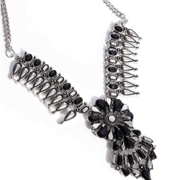 Fairest of the Festival - Black Necklace - Picture 2 of 3